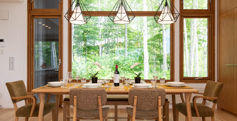 Birchwood Chalet - Elegant dining area design