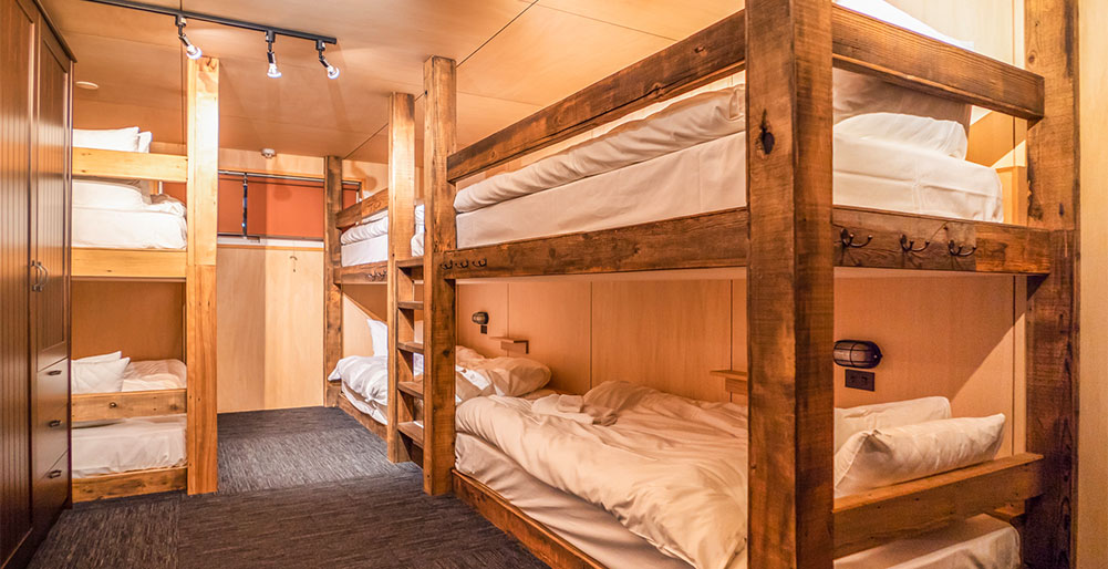Momiji Lodge - The Bunker with kids decked beds