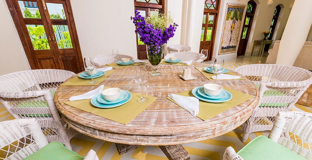 Villa Verde - Dining table set up