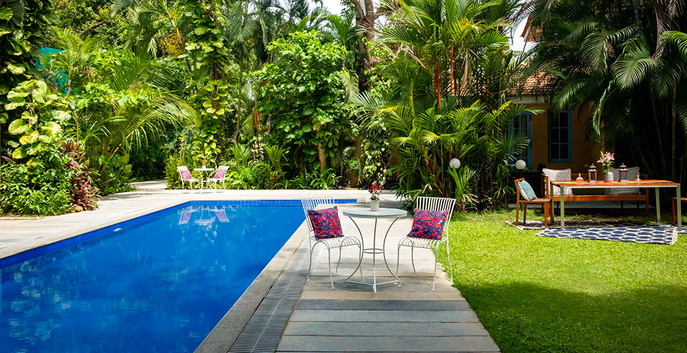Villa Nimaya - Outdoor seating and pool<br />