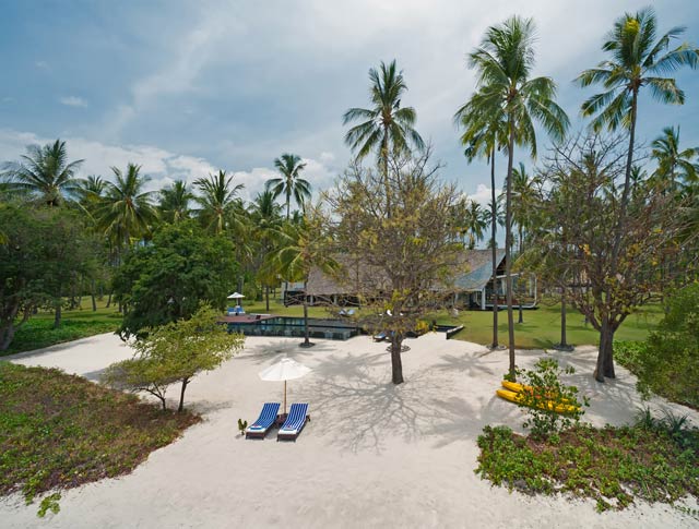 Sira Beach House - Beachfront Tanjung 6 bedroom villa, Lombok